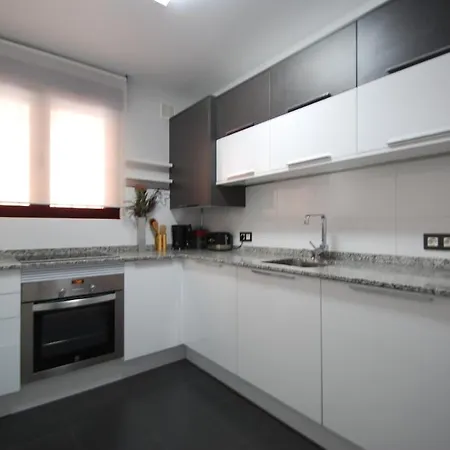 דירה Duplex In The Huca Area, 3 Bedrooms, 2 Bathrooms, Garaje, Wifi *