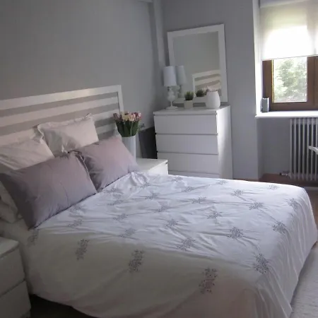 Duplex In The Huca Area, 3 Bedrooms, 2 Bathrooms, Garaje, Wifi *